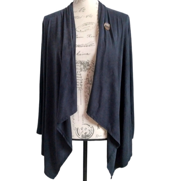 Bobeau Luxuriously Soft Charcoal Gray Asymmetrical Wrap Cardigan - Picture 6 of 9